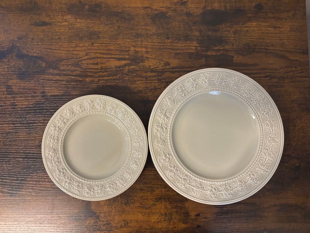 ウェッジウッド( ) フェスティビティ　大小皿・カップ4脚セット