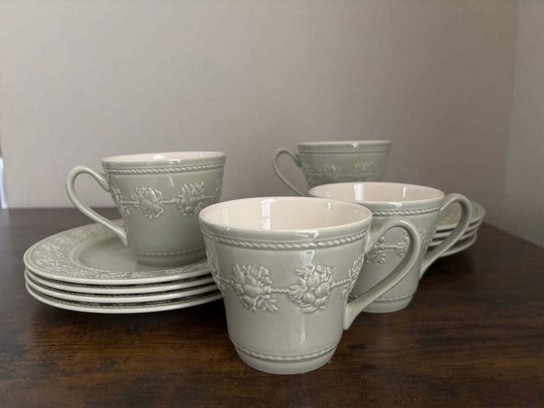 ウェッジウッド( ) フェスティビティ　大小皿・カップ4脚セット