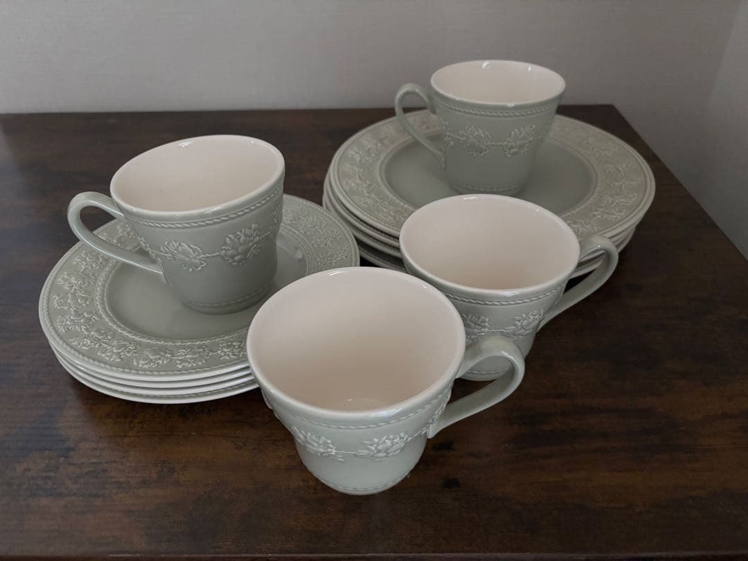 ウェッジウッド( ) フェスティビティ　大小皿・カップ4脚セット