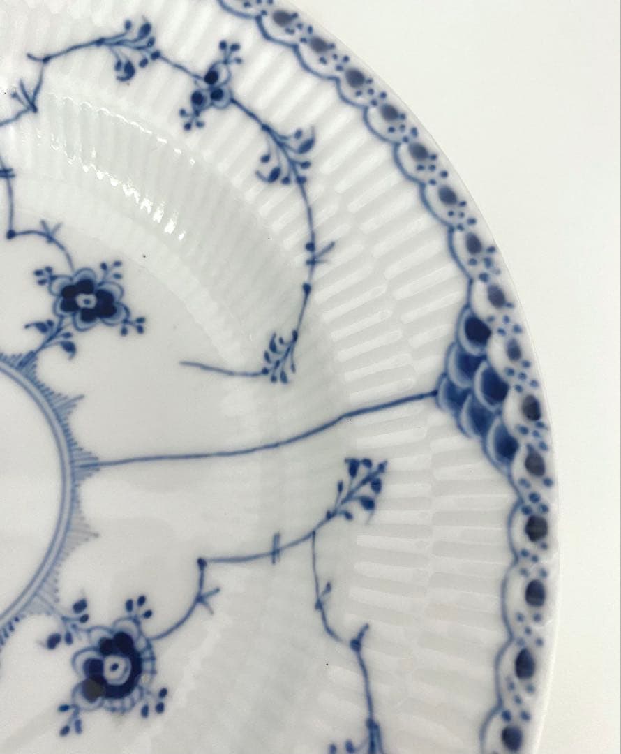 ロイヤルコペンハーゲンブルーフルテッドハーフレース25cm深皿