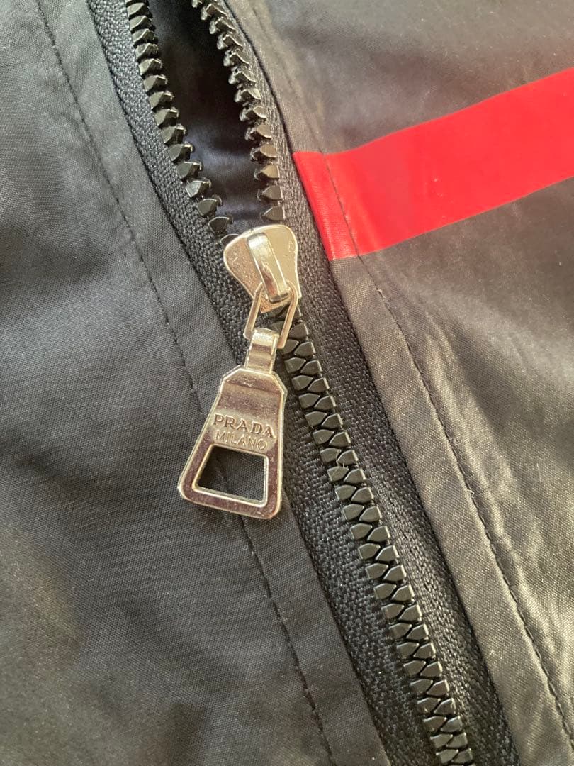 24時間以内発送　プラダスポーツ　ナイロンベスト　アーカイブ　ラバータグ　黒