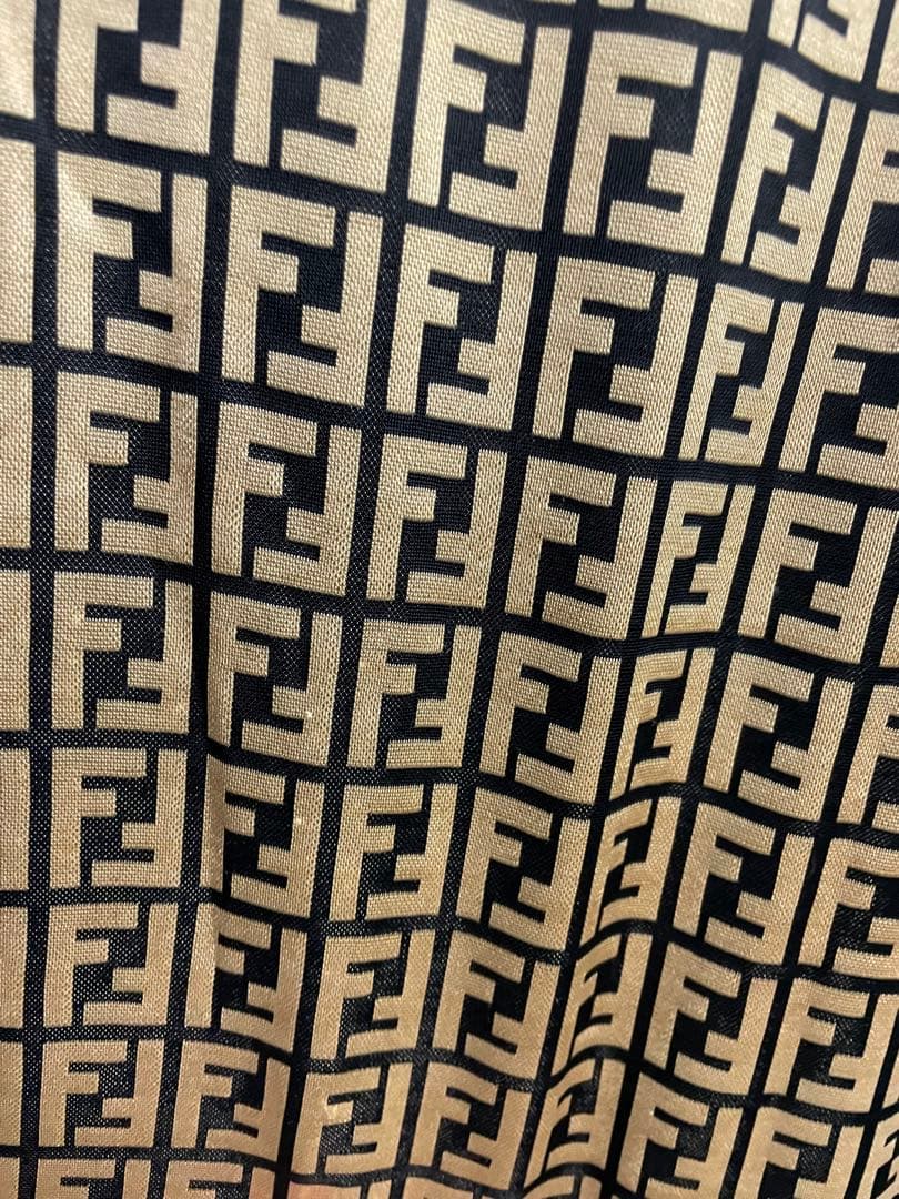 美品　FENDI FFロゴ 長袖トップス　総柄　ロゴ