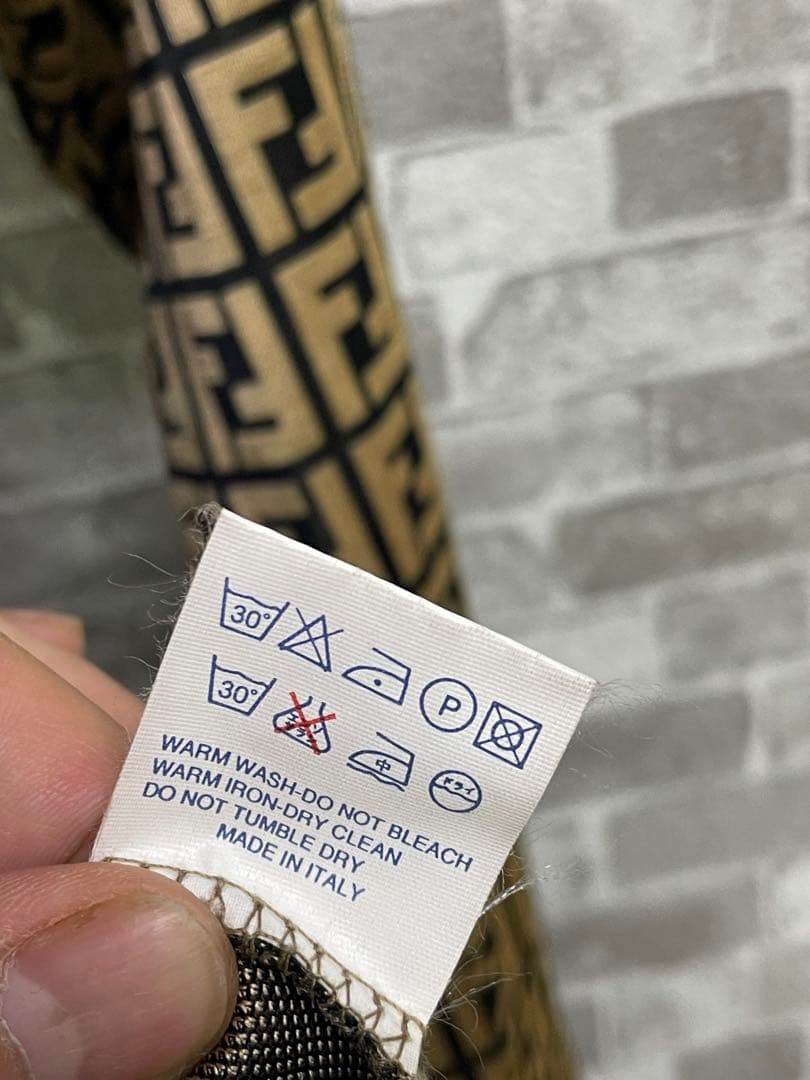 美品　FENDI FFロゴ 長袖トップス　総柄　ロゴ