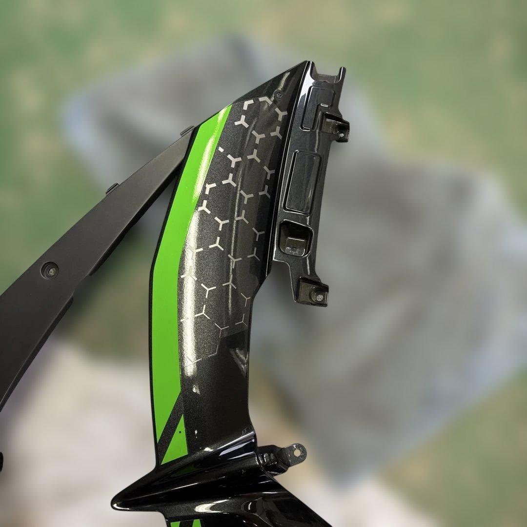 カワサキzx10rse19年右サイトカウル