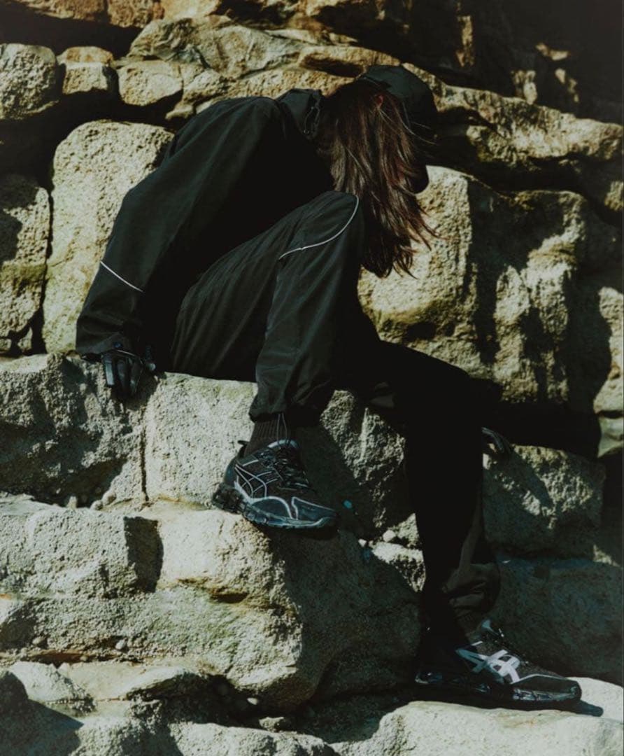 asics × NULABEL コラボ テックパンツ