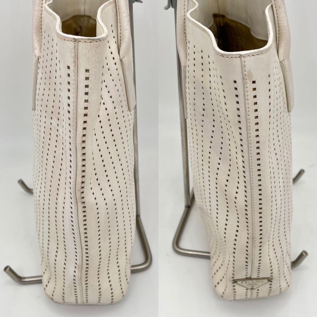 PRADA トートバッグ 肩掛け トライアングルロゴ パンチングレザー 白