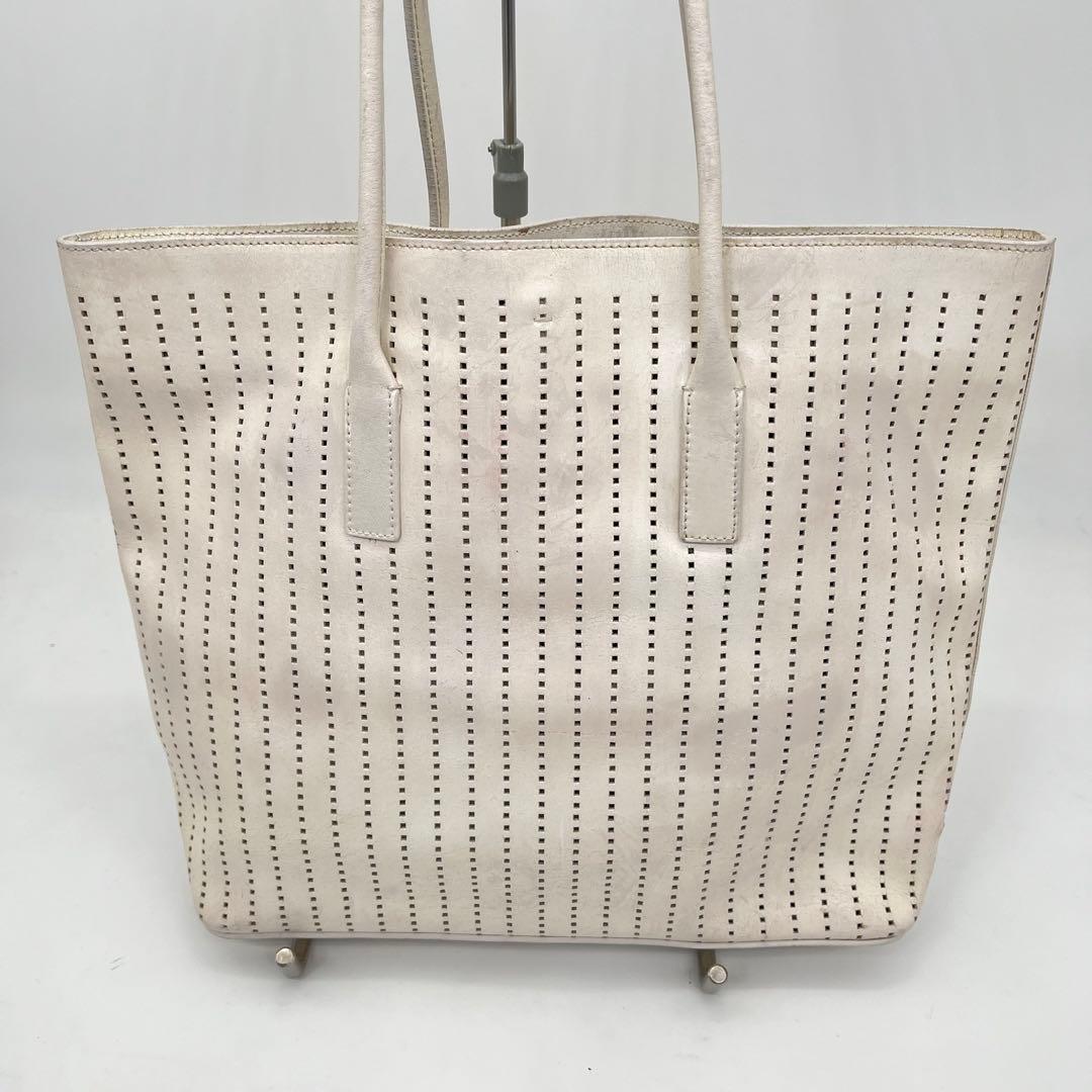 PRADA トートバッグ 肩掛け トライアングルロゴ パンチングレザー 白