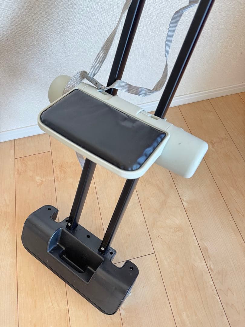 スーツケース　子供が乗れるキャリーケース クッション付 ホワイト