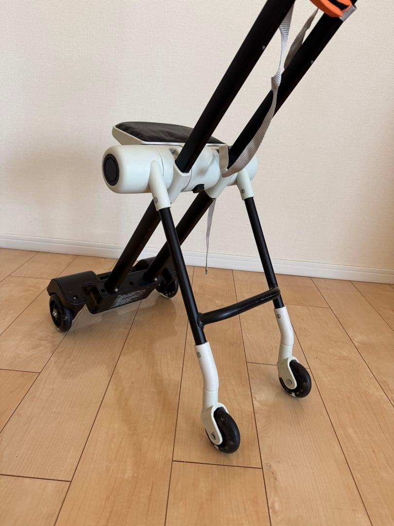 スーツケース　子供が乗れるキャリーケース クッション付 ホワイト