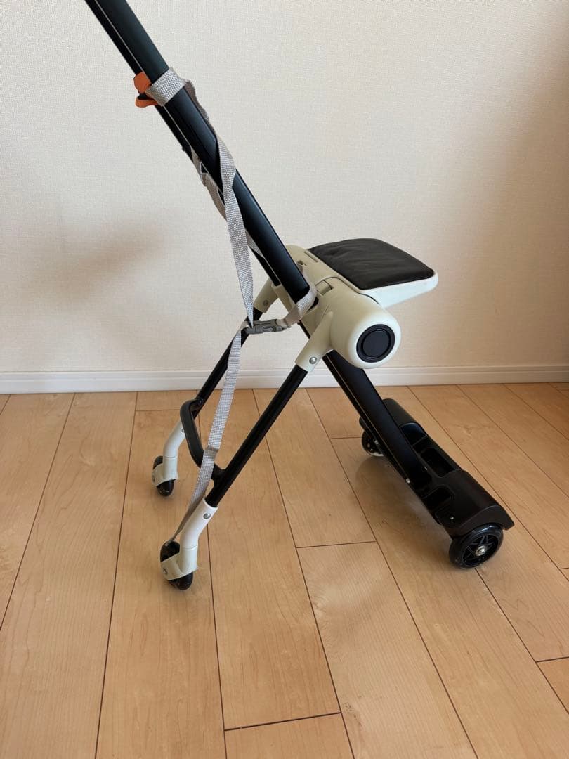 スーツケース　子供が乗れるキャリーケース クッション付 ホワイト