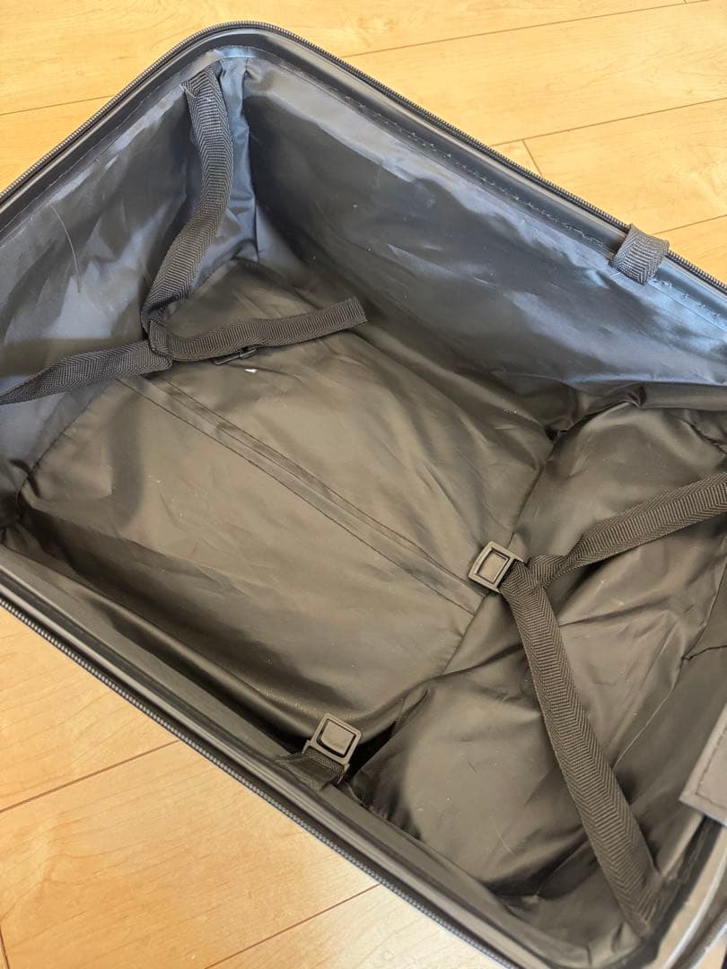 スーツケース　子供が乗れるキャリーケース クッション付 ホワイト