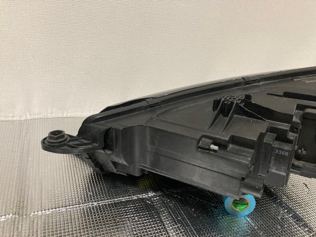 アウディ TTヘッドライト右側