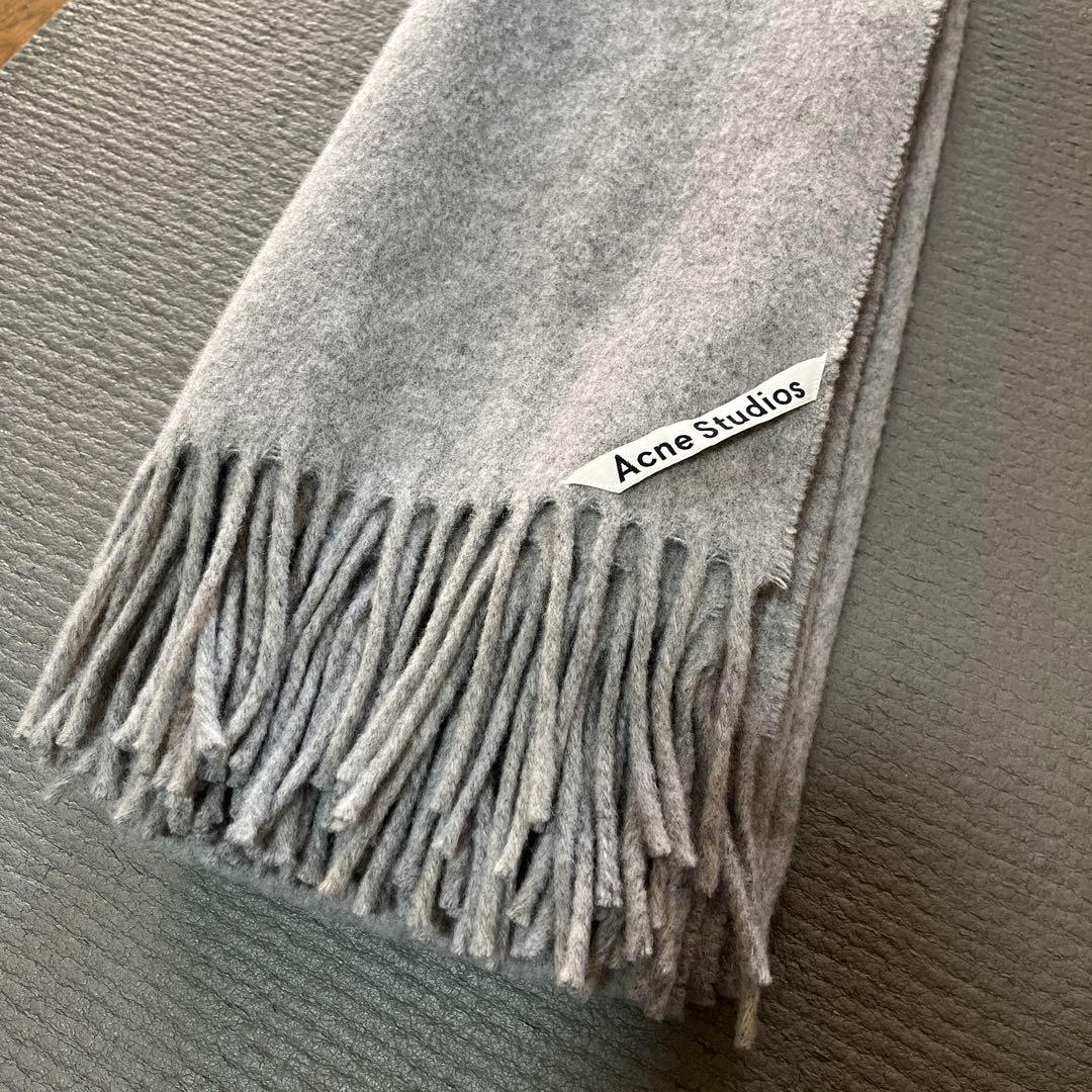 Acne Studios グレー マフラー フリンジ