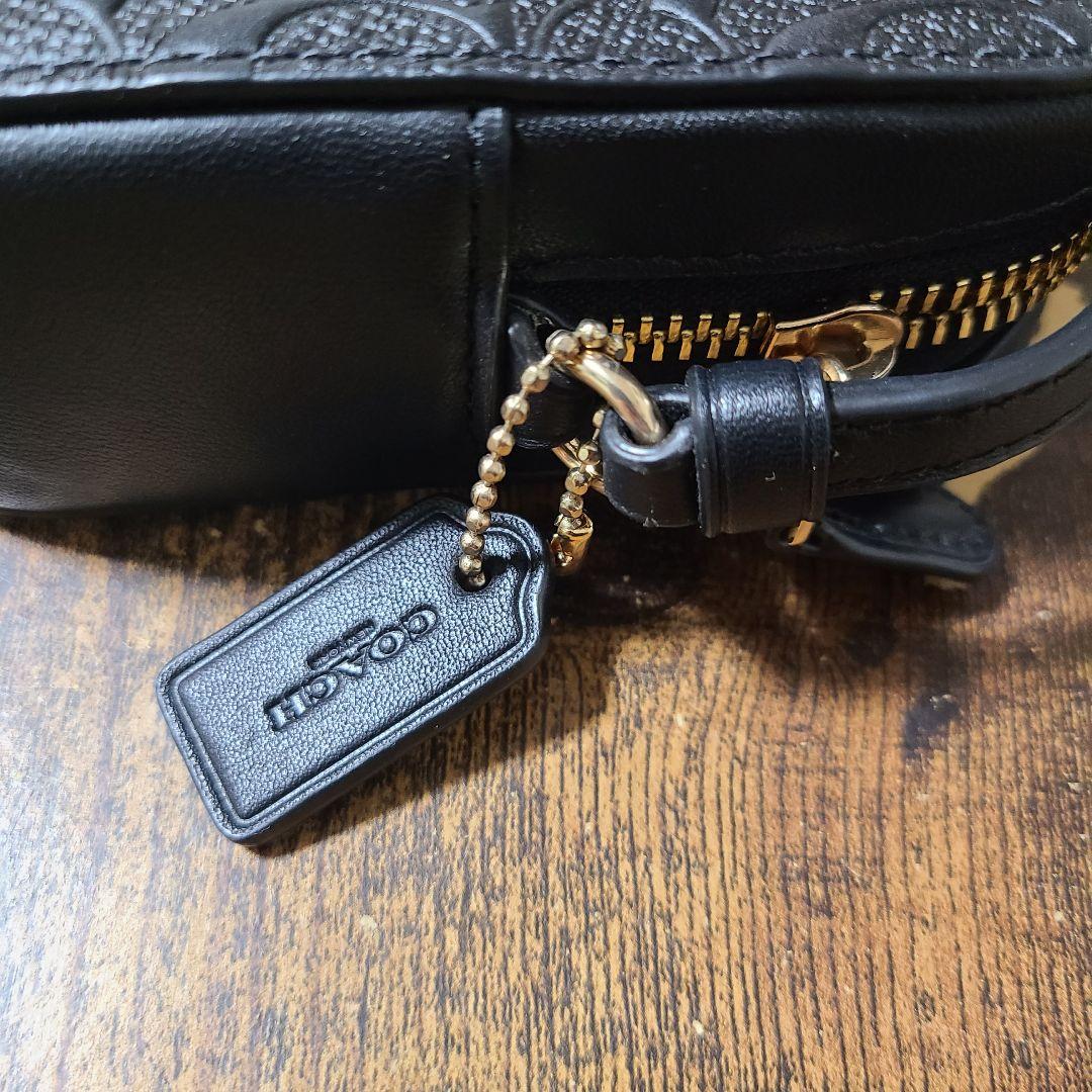 新品未使用 COACH レザー ショルダーバッグ エンボス加工 斜め掛け 黒