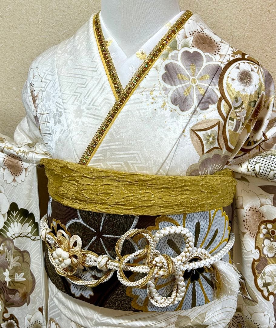 mu　白地振袖　上品な古典柄振袖　成人式　前撮り