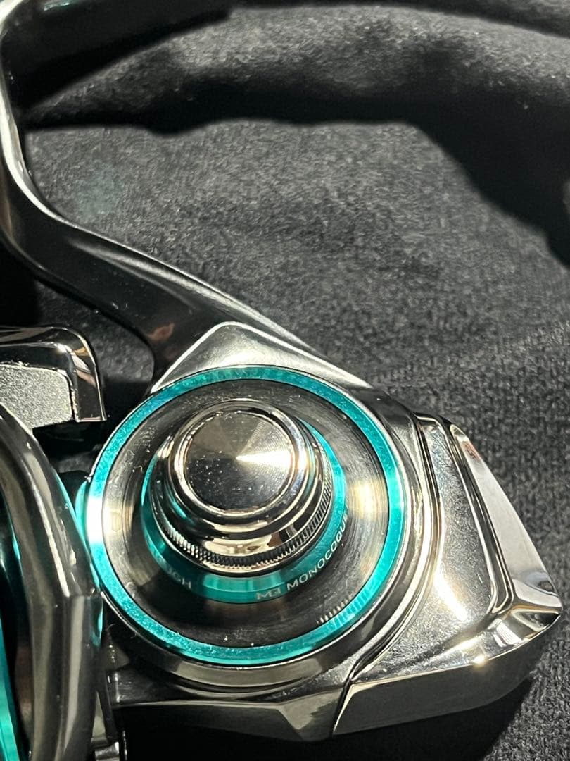 美品　ダイワ　21エメラルダスエア　FCLT2500S