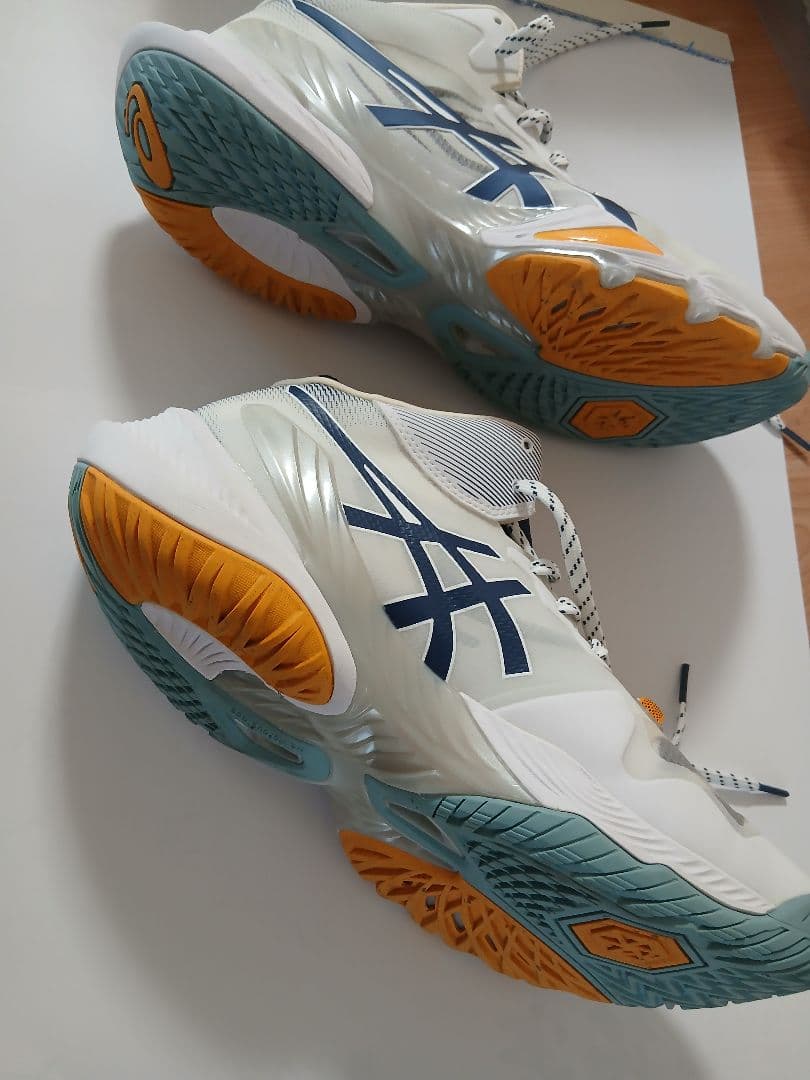 メタライズ　アシックス　バレーシューズ　全日本西田選手着用モデル　28.5センチ