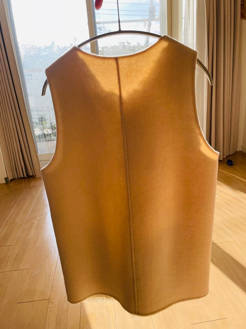 アイボリーファーベスト ノースリーブ