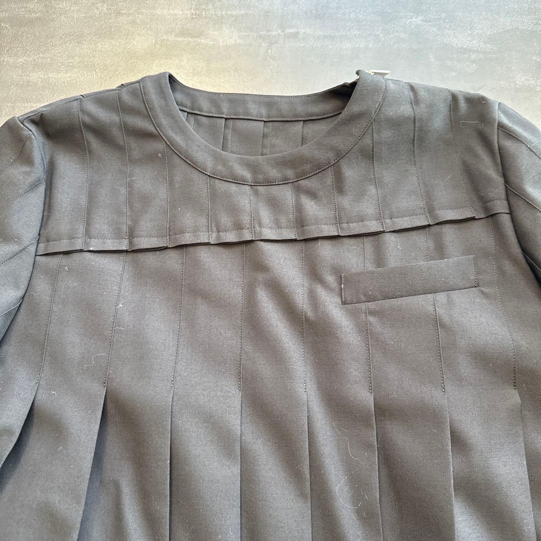 サカイ黒のプリーツ半袖チュニック