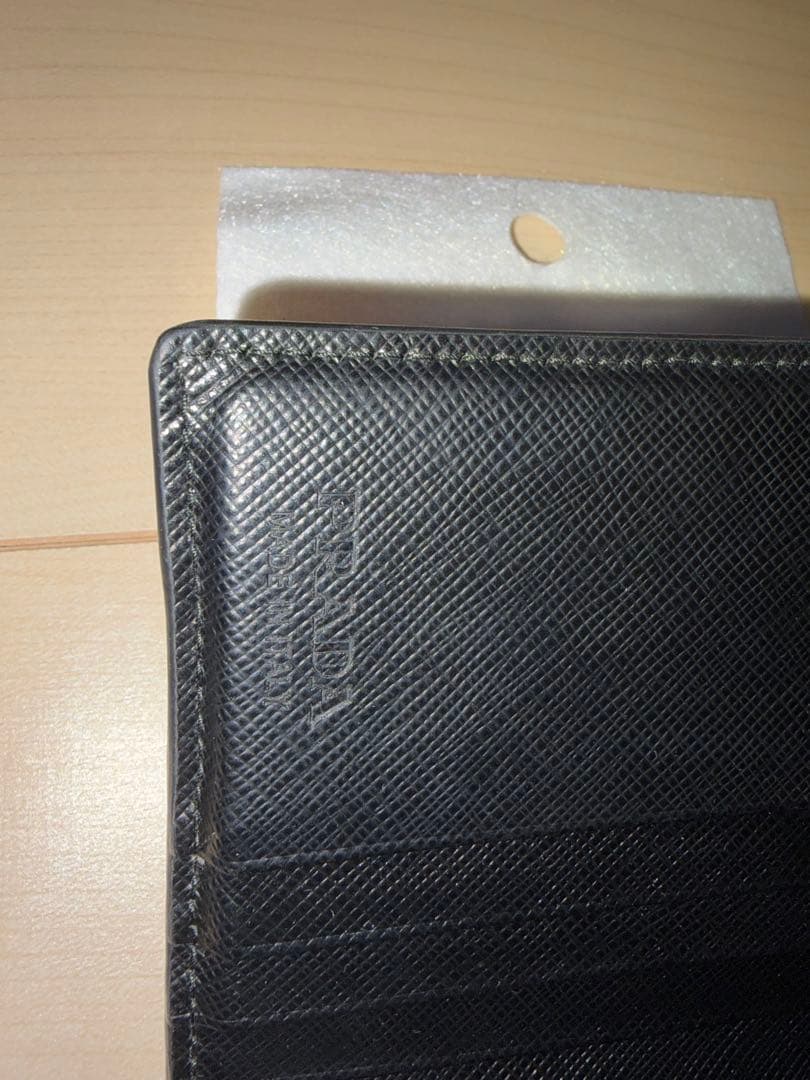 【美品】プラダ 二つ折り財布 サフィアーノ