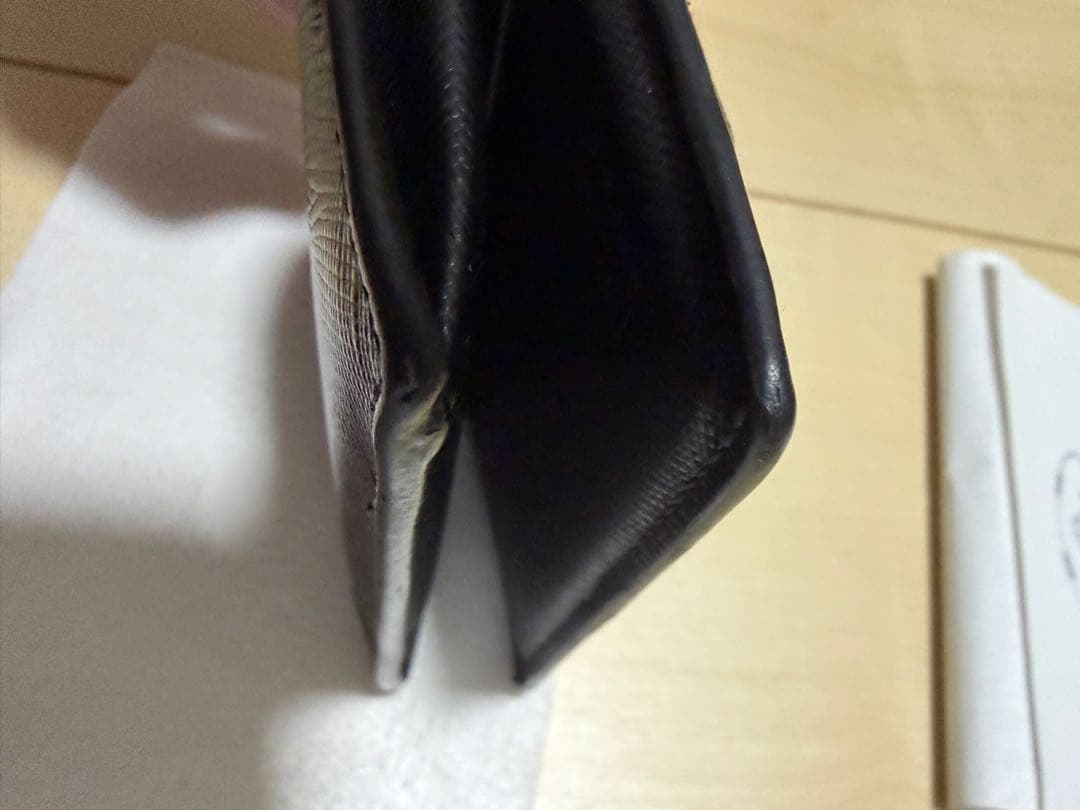 【美品】プラダ 二つ折り財布 サフィアーノ