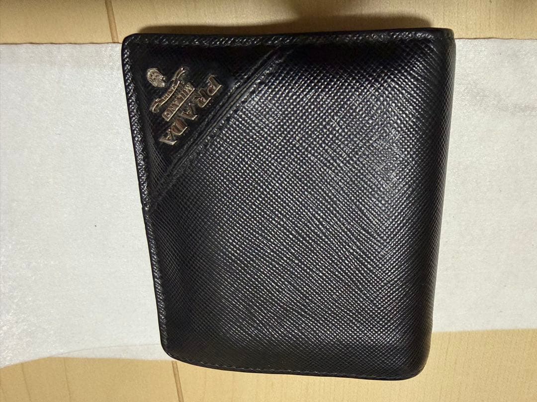 【美品】プラダ 二つ折り財布 サフィアーノ