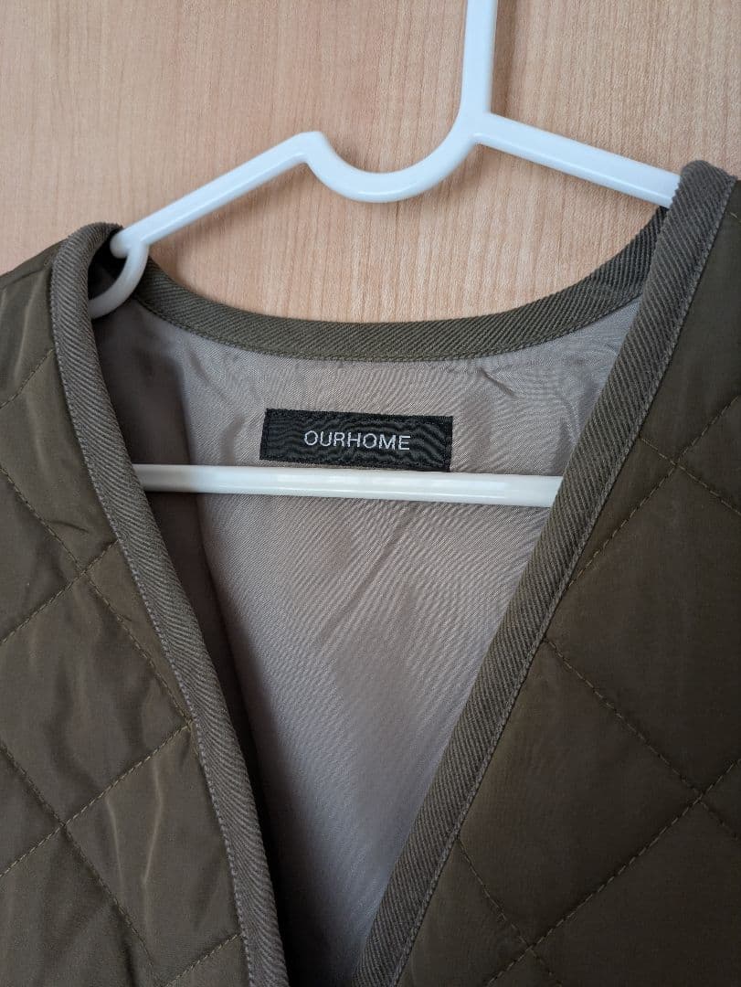 OUR ロング丈キルティングベスト【オリーブ】