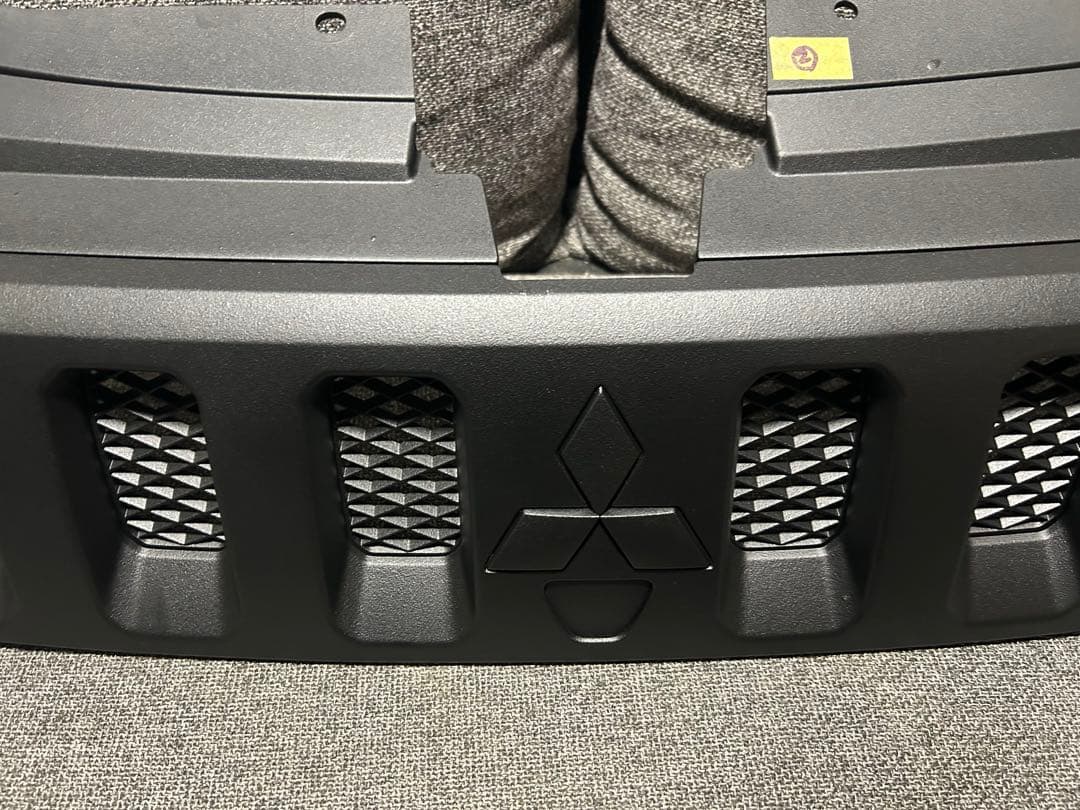 ②デリカＤ５‼️フロントグリル　送料込み‼️ラバーチッピング塗装