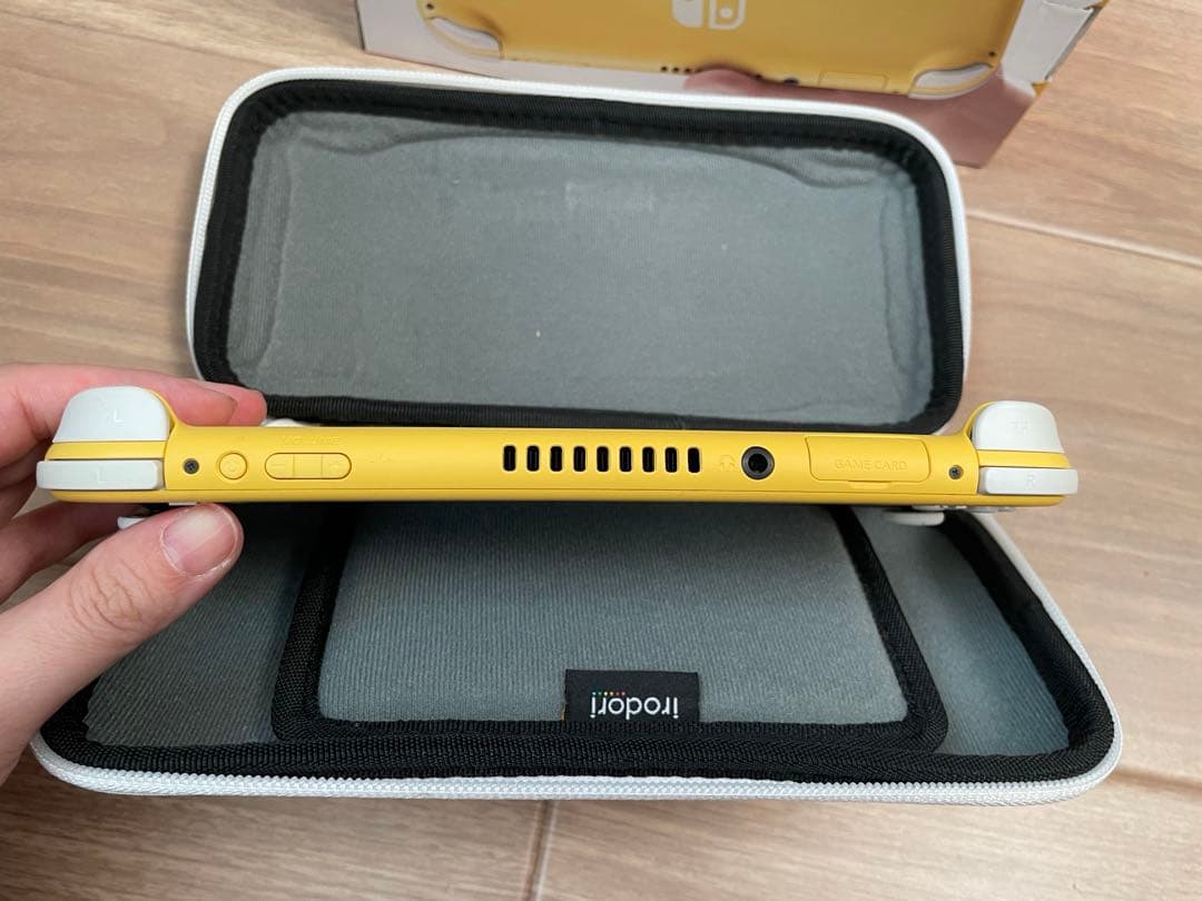 【美品】Nintendo Switch Lite イエロー 本体 ケース付き