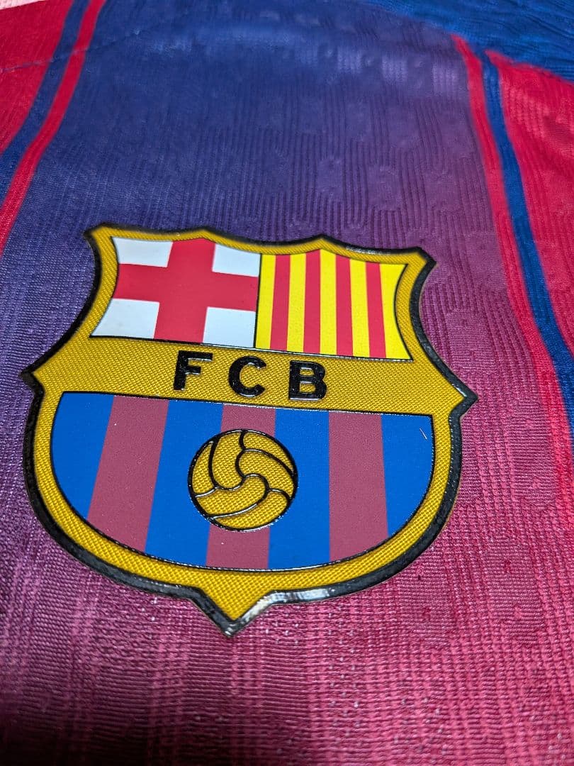バルセロナ　ヤマル　ユニフォーム