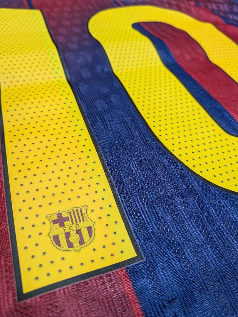 バルセロナ　ヤマル　ユニフォーム