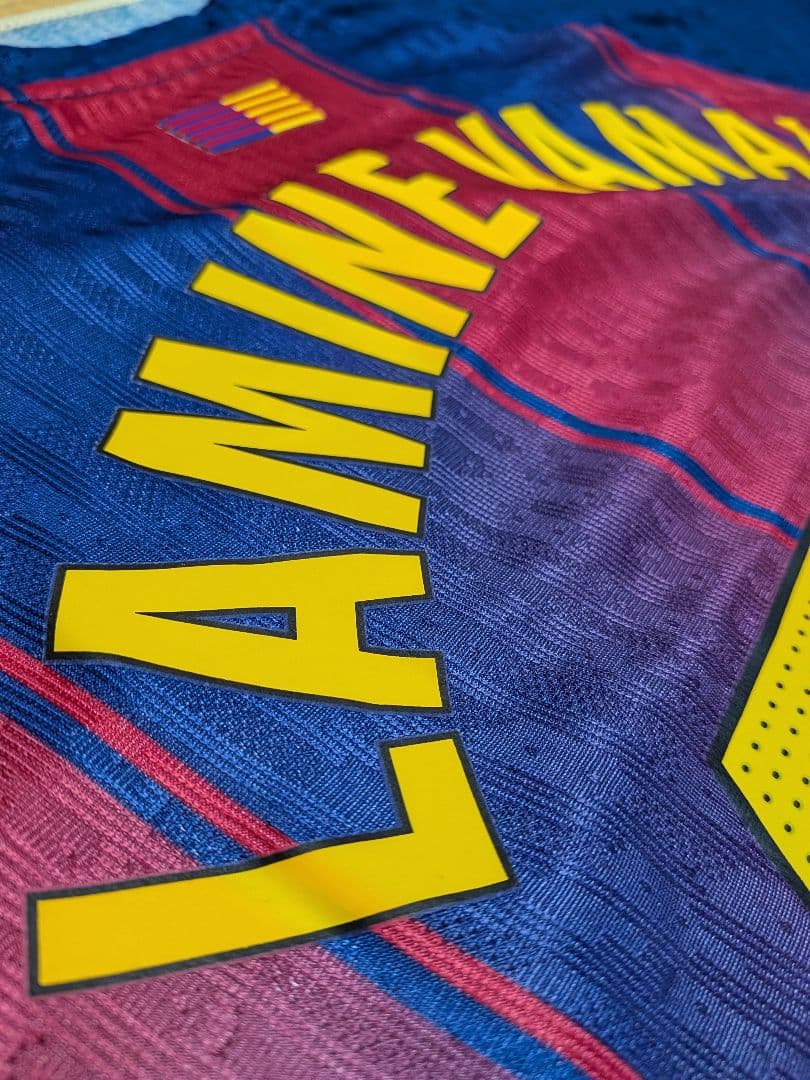 バルセロナ　ヤマル　ユニフォーム