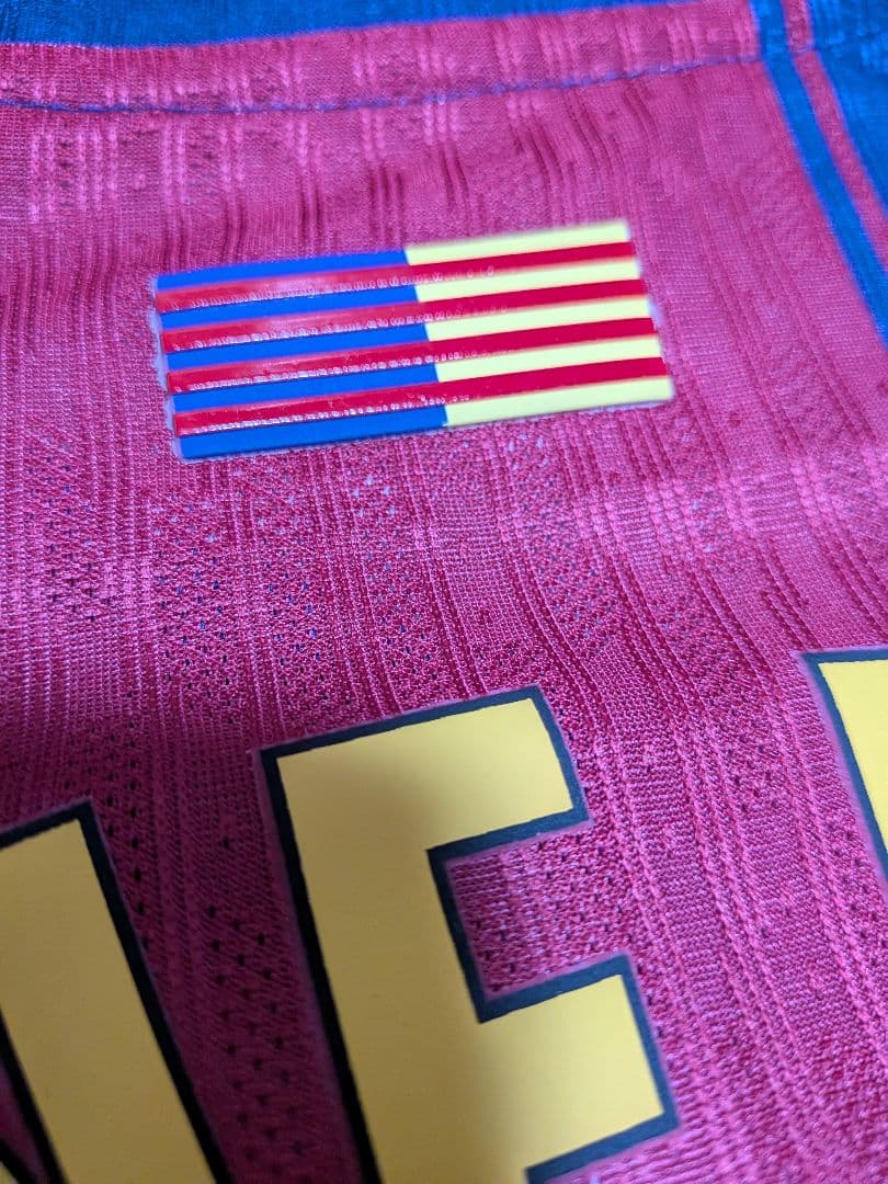 バルセロナ　ヤマル　ユニフォーム