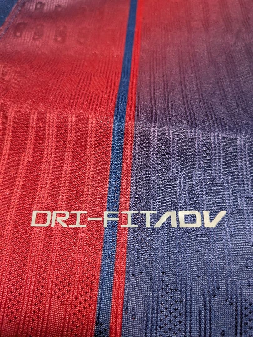 バルセロナ　ヤマル　ユニフォーム