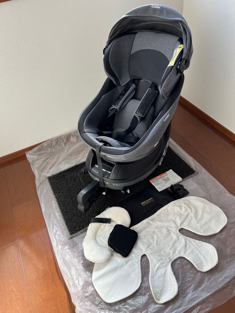 Combi クルムーヴスマート(ISOFIX)チャイルドシート(新生児〜)