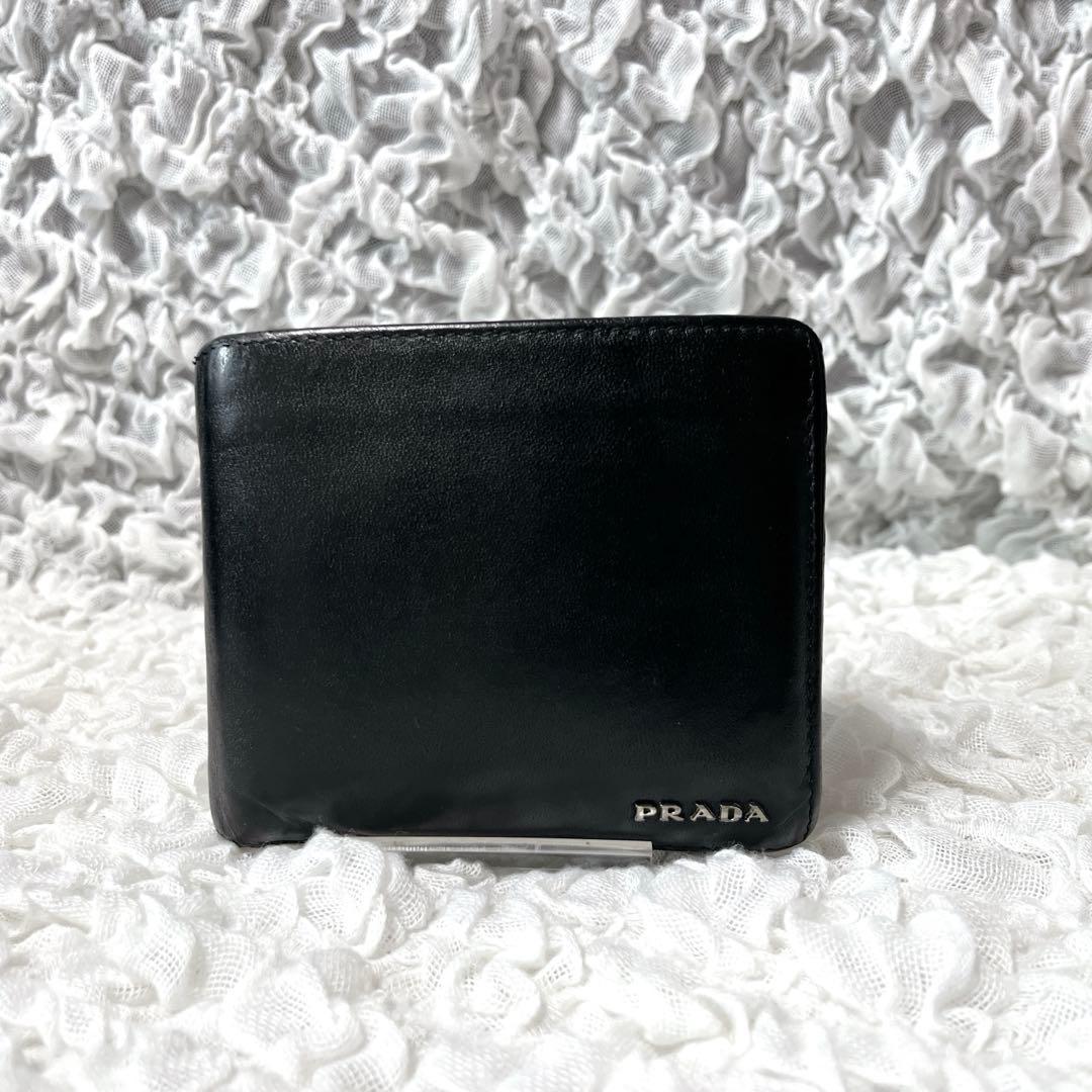 PRADA 黒 二つ折り財布 レザー　プラダ　コンパクト　ウォレット　小銭入れ付