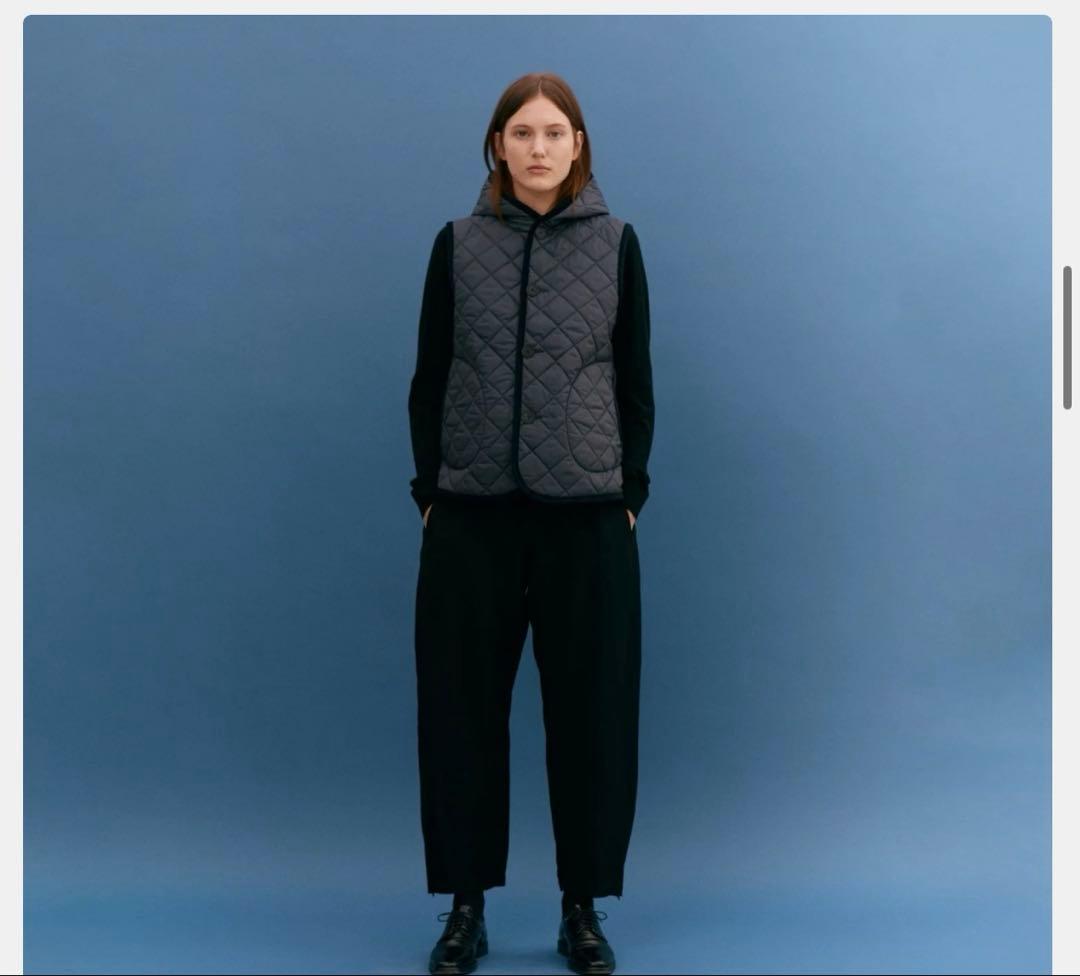 ブラック キルティングダウンベスト フード付き