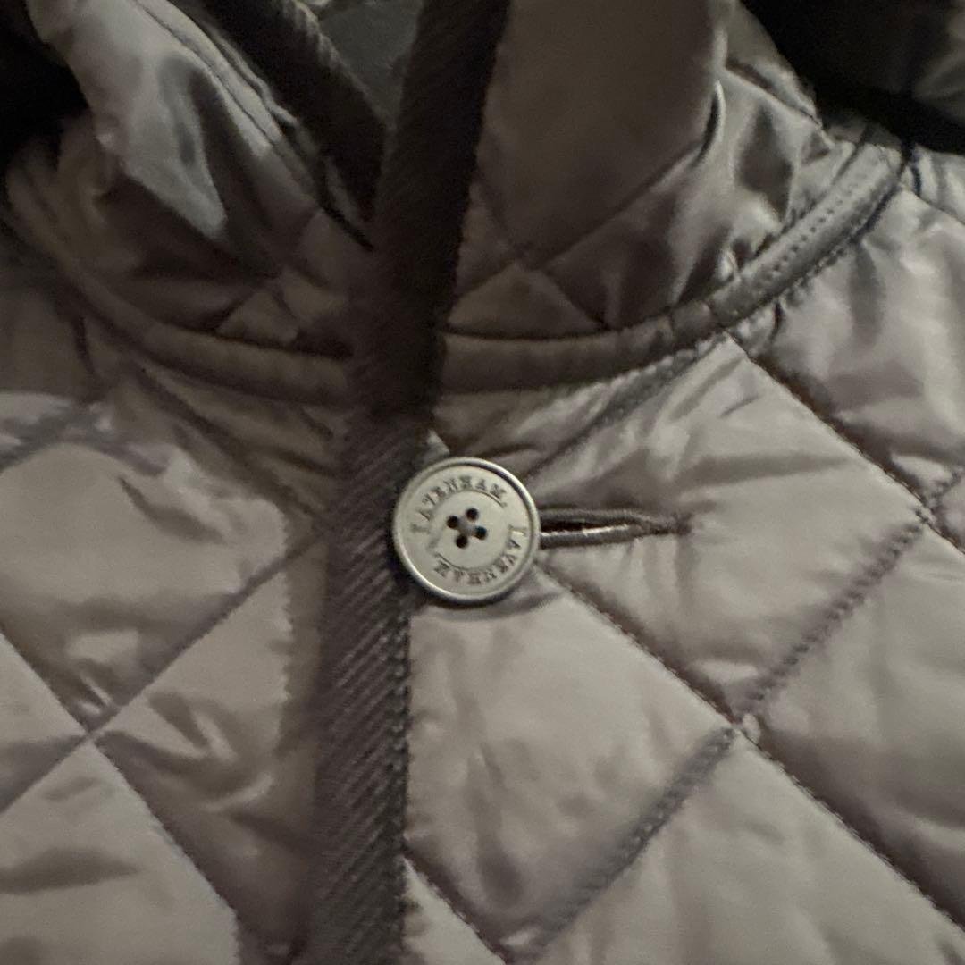 ブラック キルティングダウンベスト フード付き