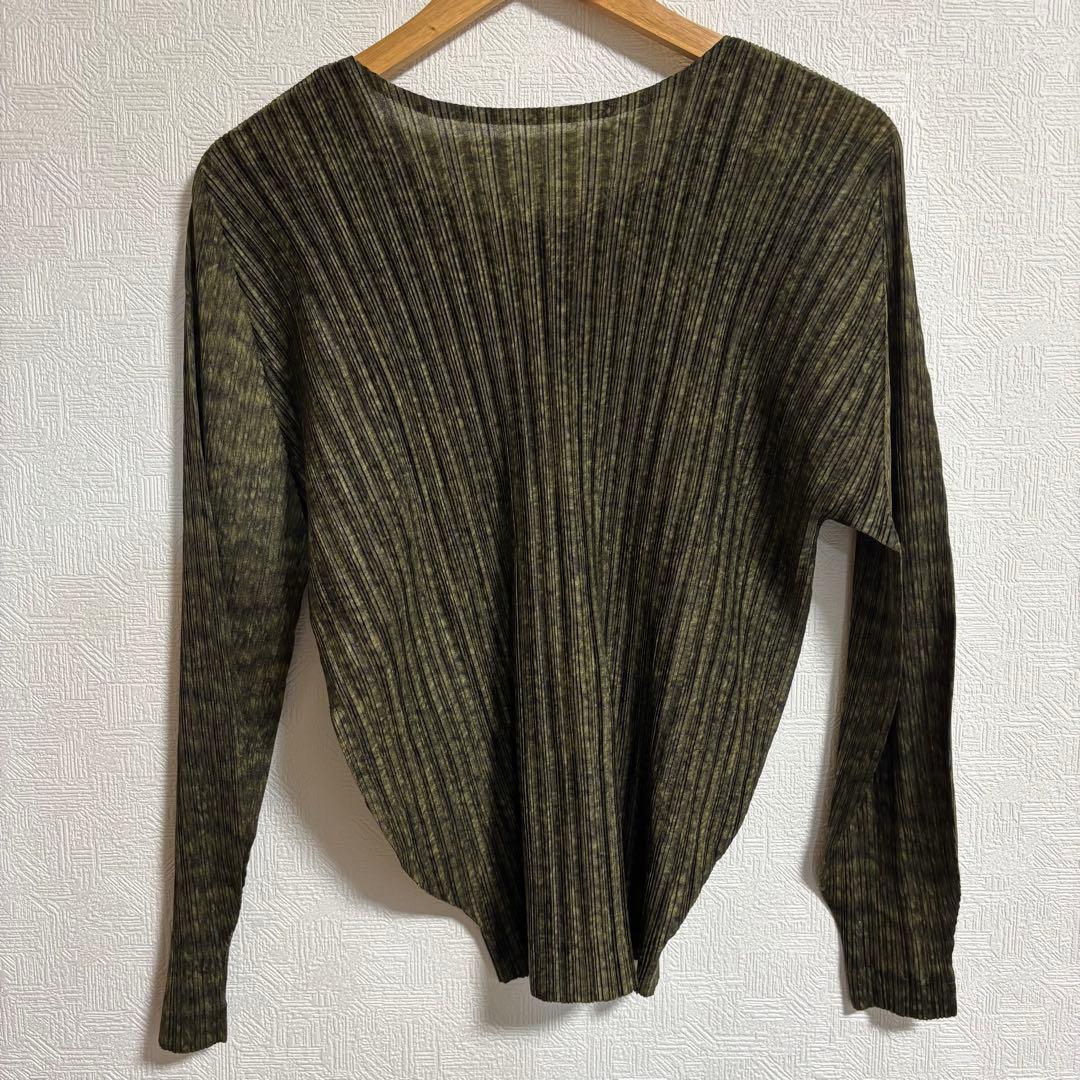PLEATS PLEASE イッセイミヤケ プリーツプリーズ カーキ トップス
