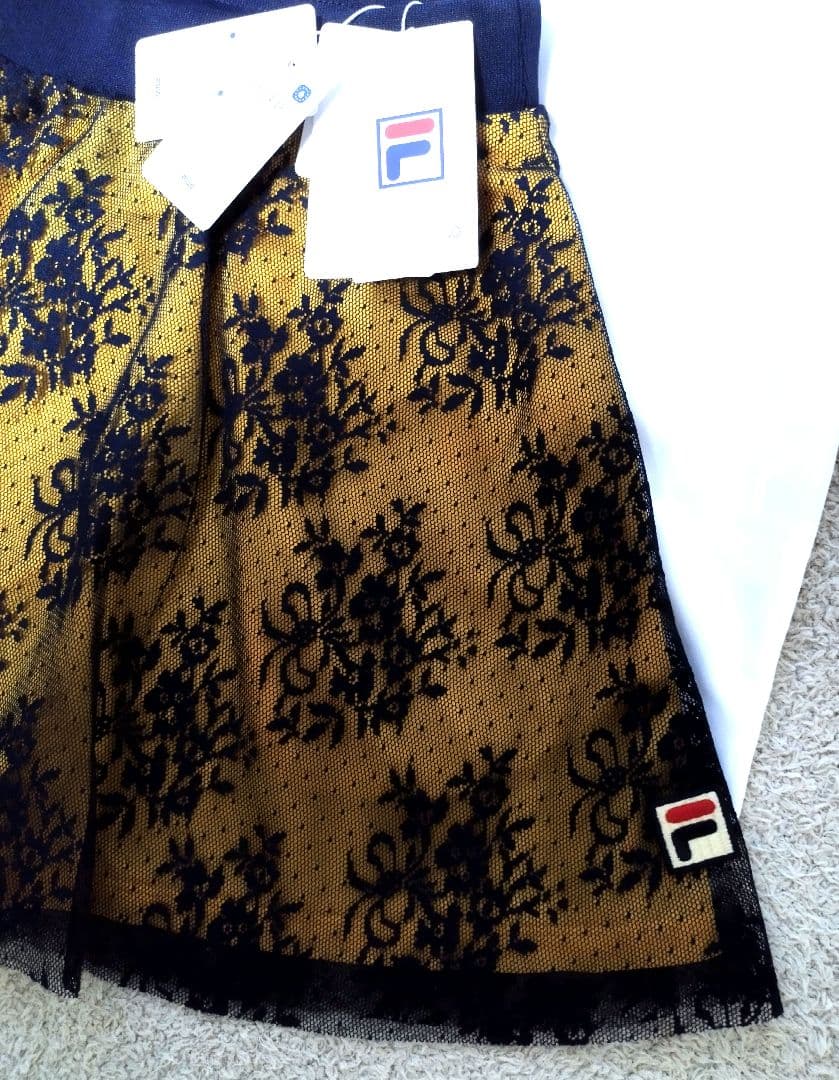 大人可愛い♪M　新品　FILAフィラ テニス・バドミントン　秋　スコート レース