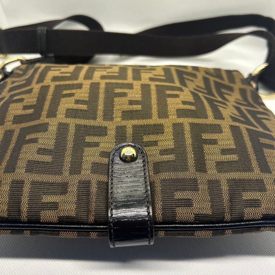 フェンディ　FENDI バッグ　ショルダー　ズッカ　ブラウン