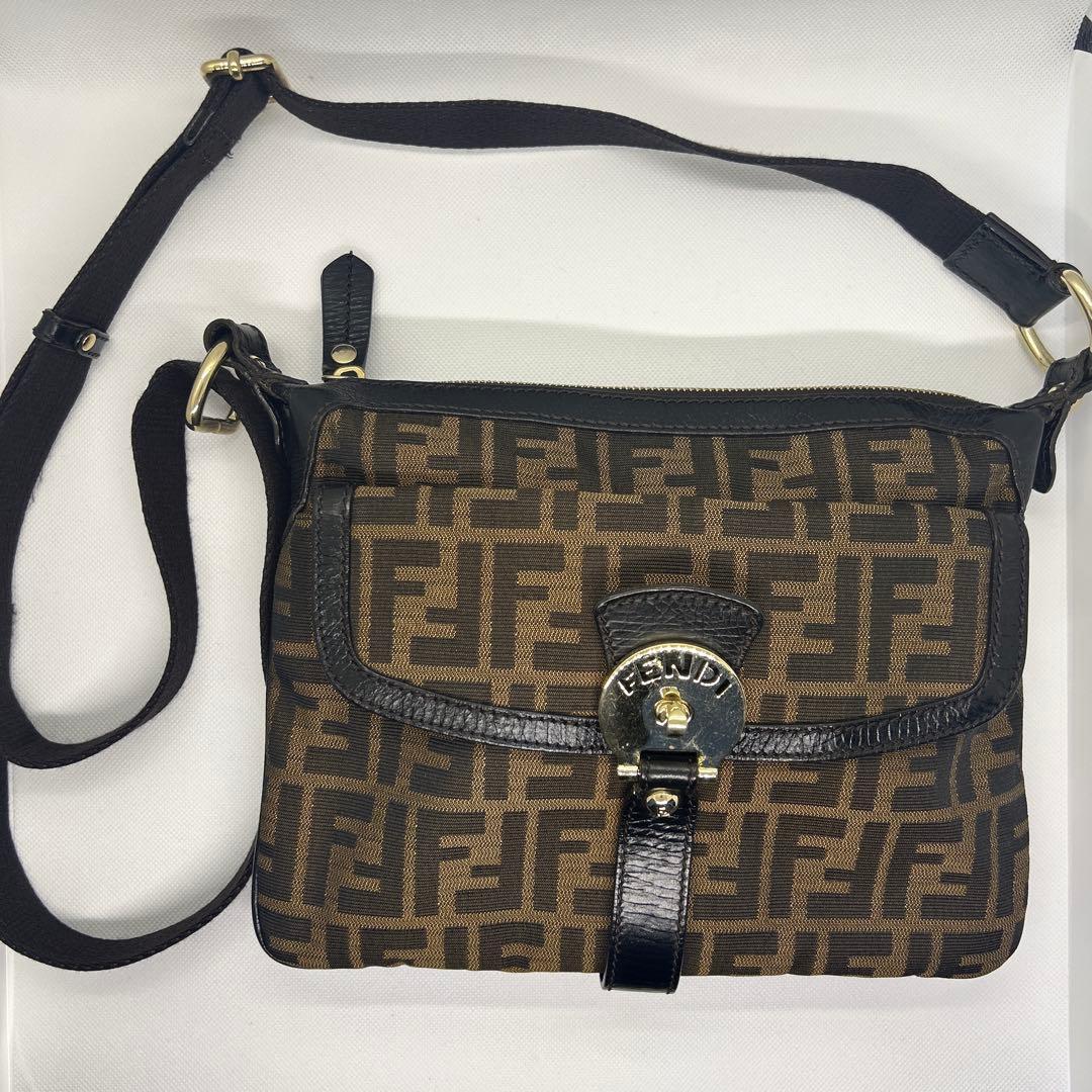 フェンディ　FENDI バッグ　ショルダー　ズッカ　ブラウン