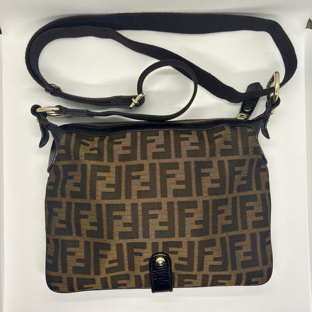 フェンディ　FENDI バッグ　ショルダー　ズッカ　ブラウン