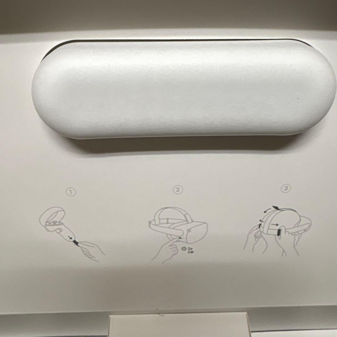  Quest 2 VRヘッドセットとコントローラー