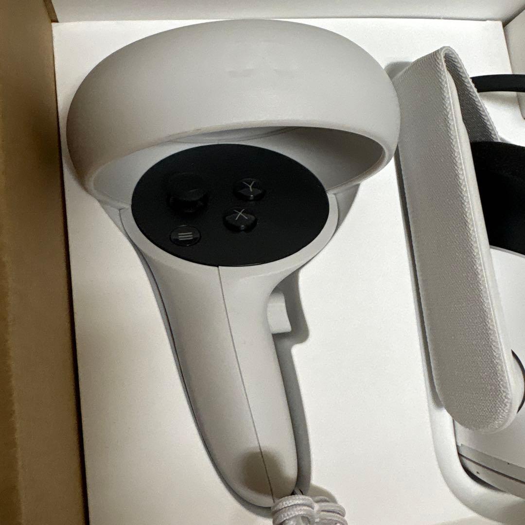  Quest 2 VRヘッドセットとコントローラー