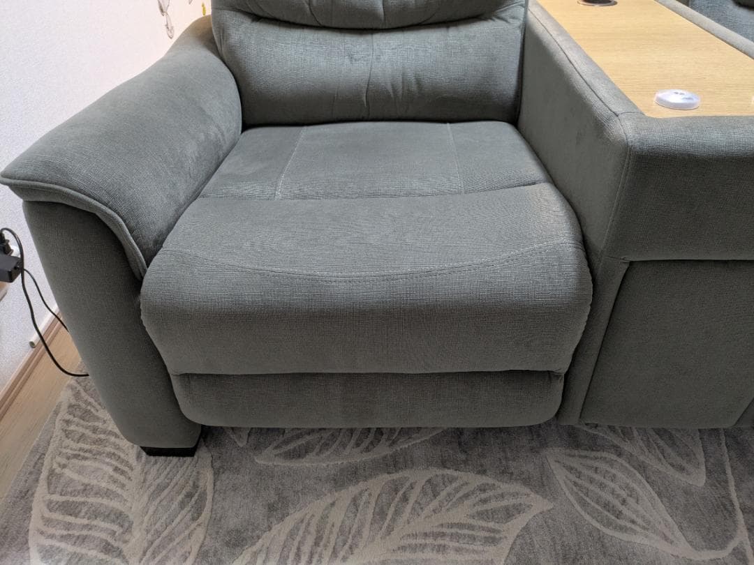 ニトリ　2人掛け電動リクライニングソファ　Nビリーバ3　マイクロF　グレー