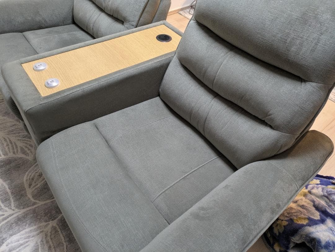 ニトリ　2人掛け電動リクライニングソファ　Nビリーバ3　マイクロF　グレー