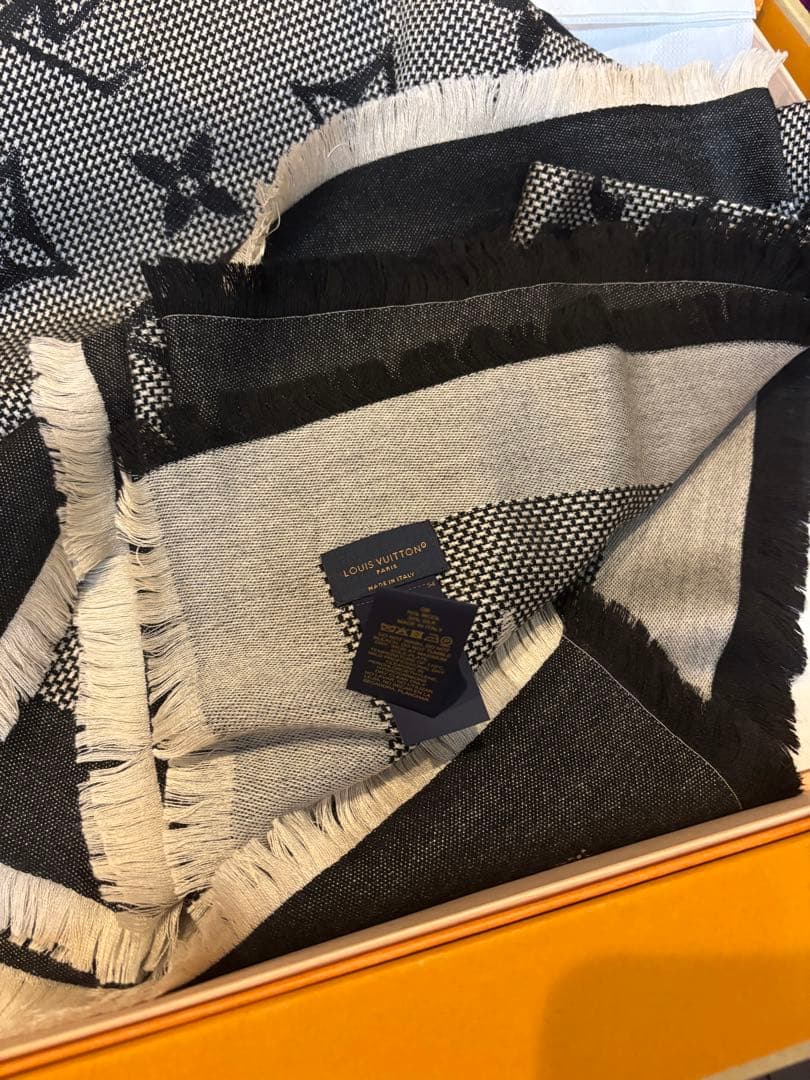 Louis Vuitton 大半 モノグラムストール ギフトボックス付き
