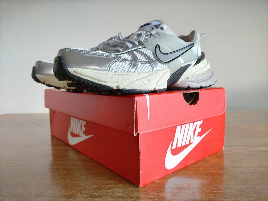 ナイキ　NIKE　V2K RUN　ホワイト×シルバー　24.0cm