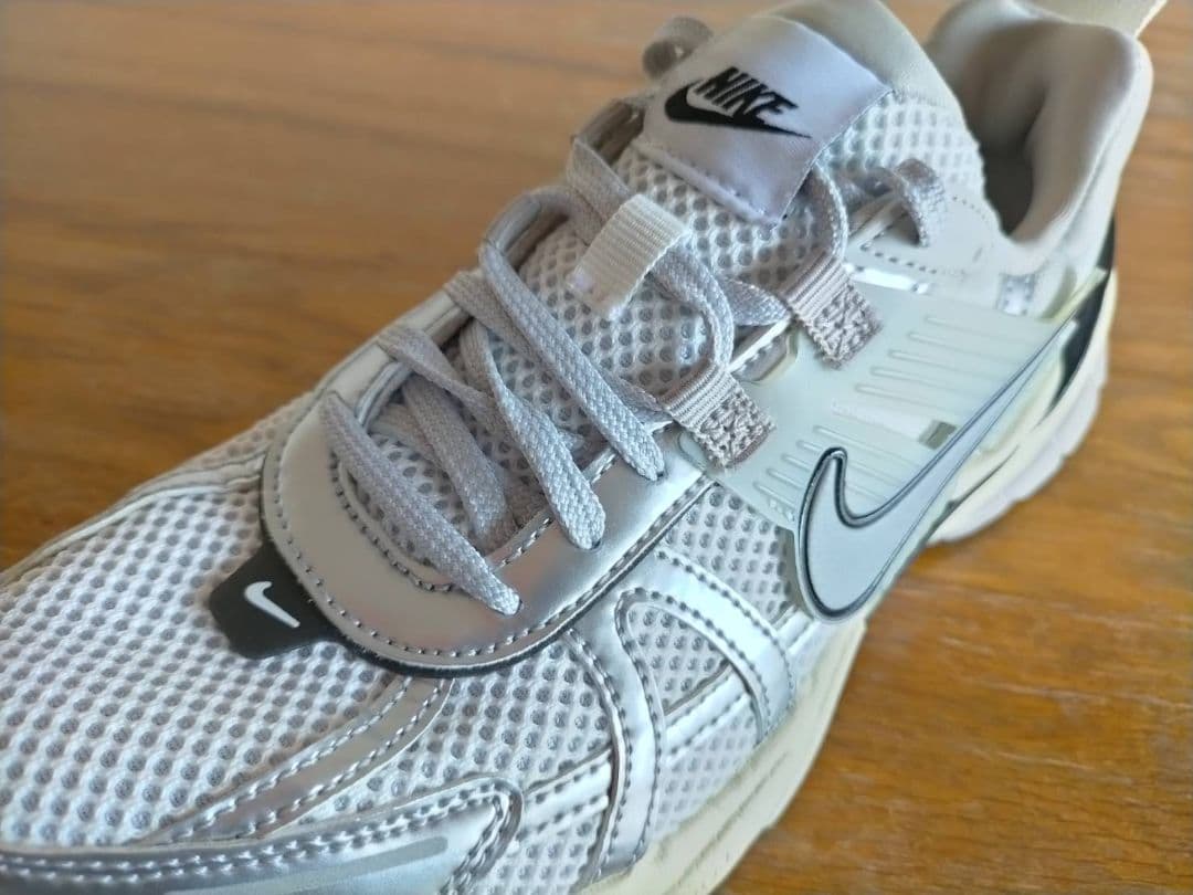 ナイキ　NIKE　V2K RUN　ホワイト×シルバー　24.0cm